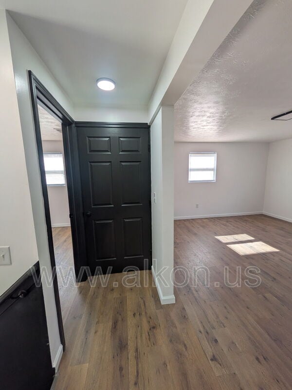 Building Photo - 949 Perry Hwy