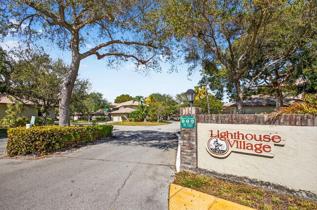 Building Photo - 1780 NE 39th Ct