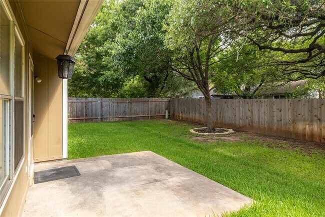 Building Photo - 4104 Harcourt Dr