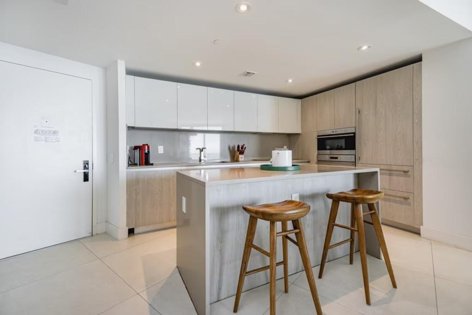 Building Photo - 4011 S Ocean Dr