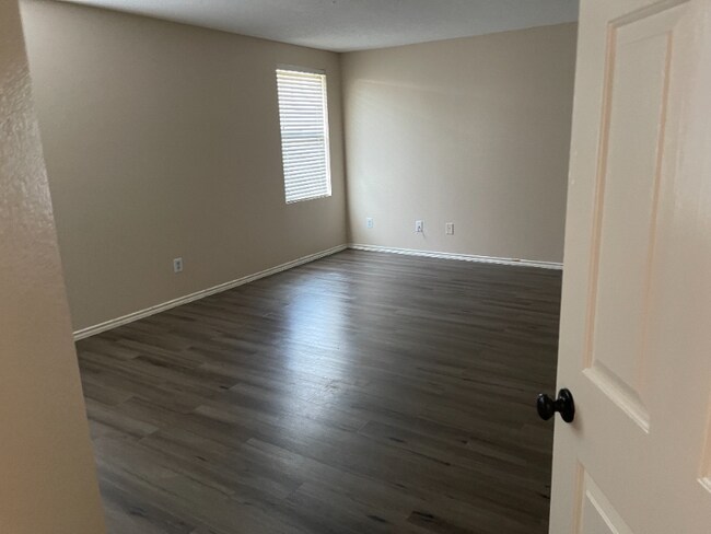 Building Photo - 1811 Bolivar St