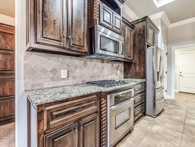 Building Photo - Charming home in Deer Creek Schools + Lone...