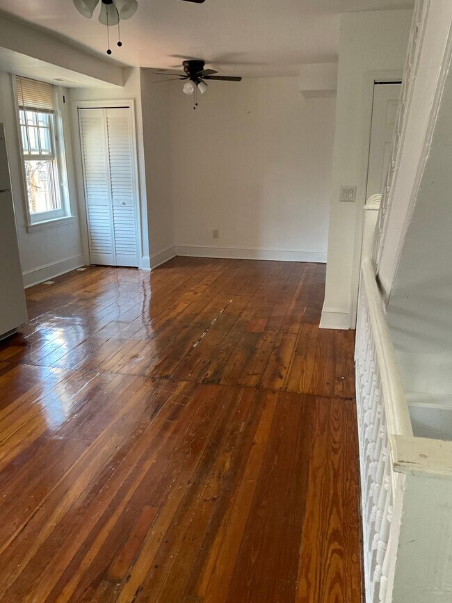 Building Photo - 624 Catharine Street