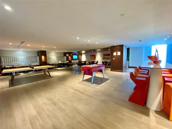 Building Photo - 300 Sunny Isles Blvd