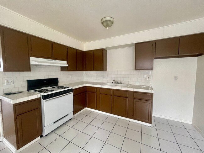 Primary Photo - Specious 2 Bedrooms 1 Bathroom with Parkin...