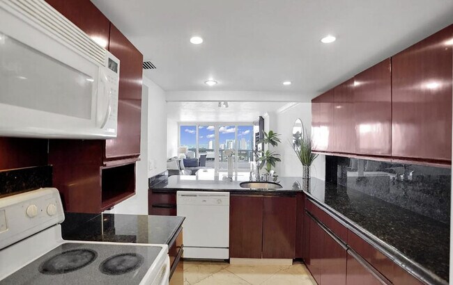 Building Photo - 1717 N Bayshore Dr