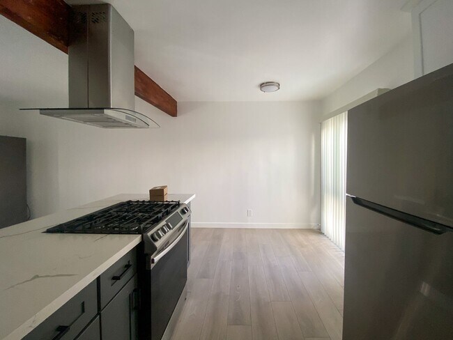 Interior Photo - 3315 W 104th St