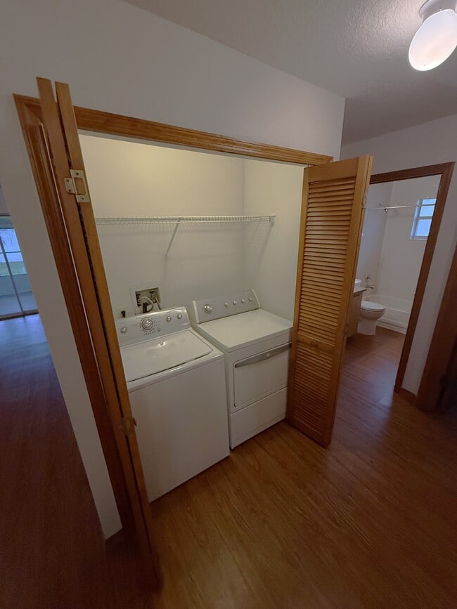 Building Photo - 3249 Villa Way Cir
