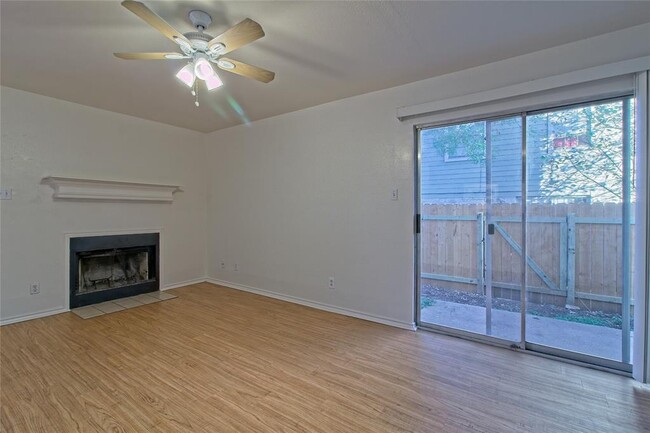 Building Photo - 2211 Creekside Ln