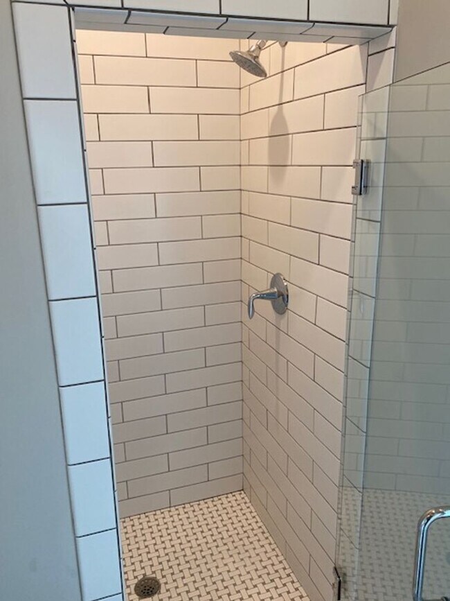 Building Photo - East Nashville with Roof-top Deck and 2 car garage!!