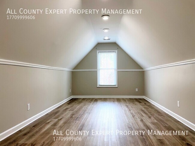 Building Photo - 1635 River Oak Dr