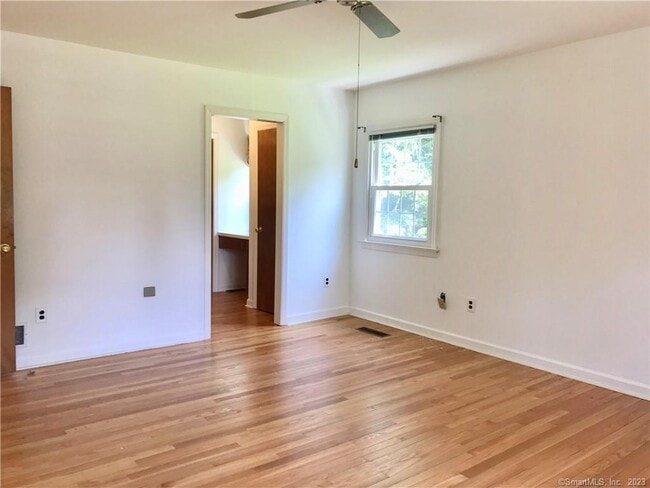 Building Photo - 52 Knapp Ln