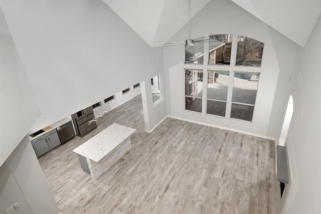 Building Photo - 83 E French Oaks Cir
