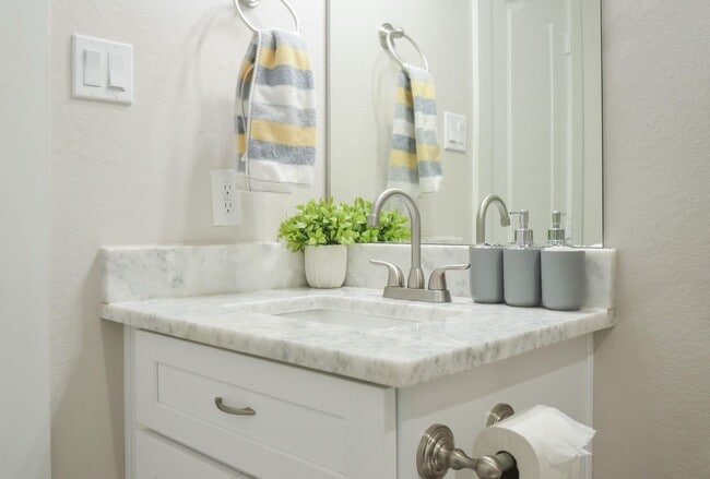 Building Photo - 4511 Reed Rd