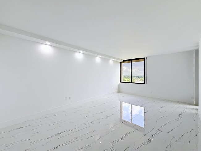 Building Photo - 2480 Presidential Way