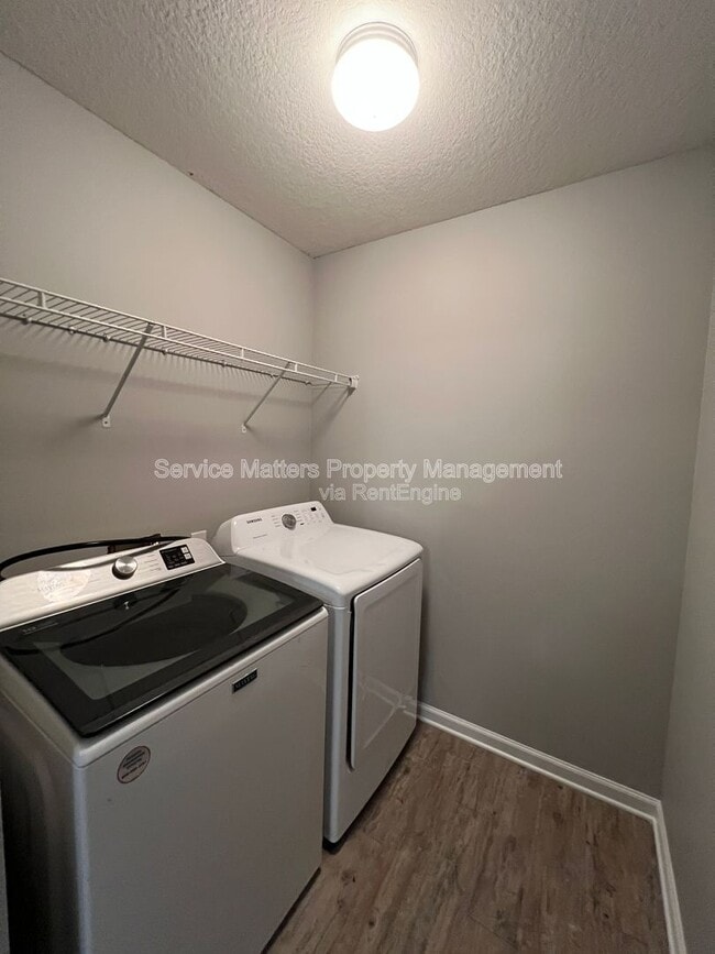 Building Photo - 5881 Old Plantation Court