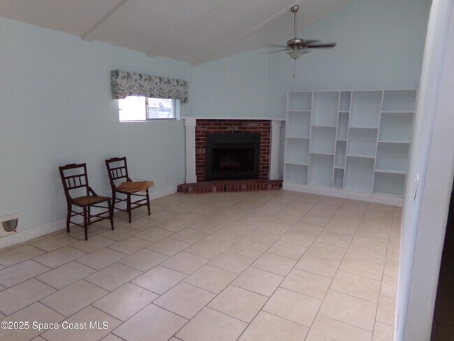 Building Photo - 1131 Glenham Dr NE