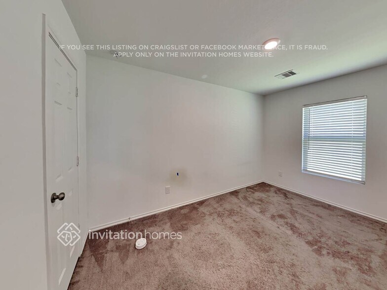 Building Photo - 18702 Mercer Fls Dr