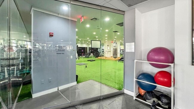 Building Photo - 1000 West Ave