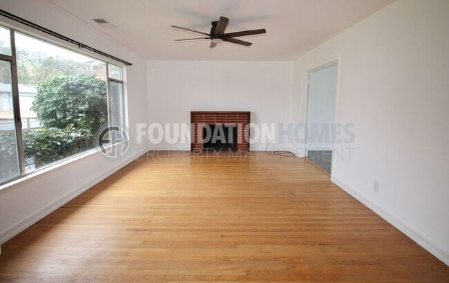 Building Photo - 115 Grande Vista