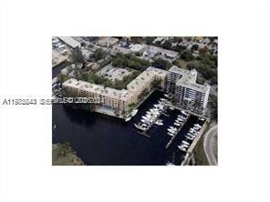 Building Photo - 1740 NW N River Dr