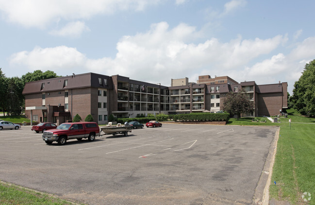 Primary Photo - Wolfe Lake Apartments