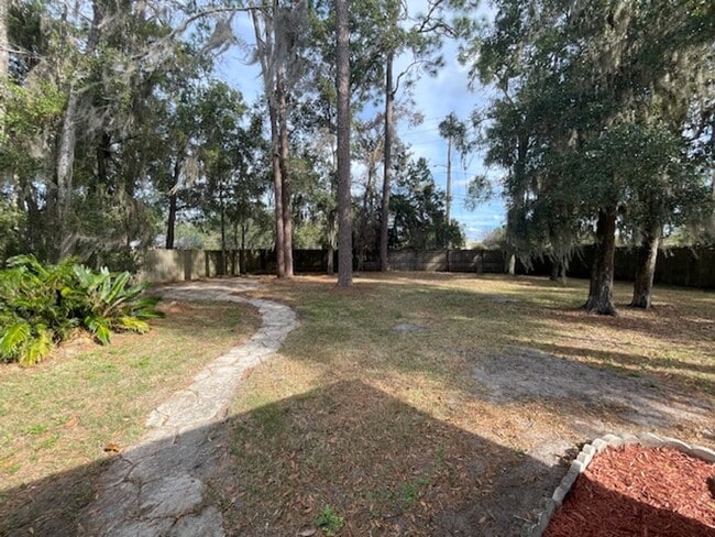 Building Photo - 3/2 (Valwood) This beautifully refreshed home sits in the highly sought-after Valwood community