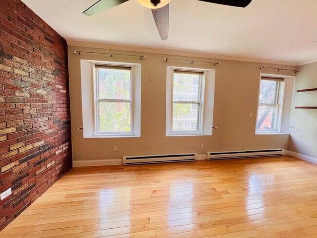 Building Photo - 59 Phillips St