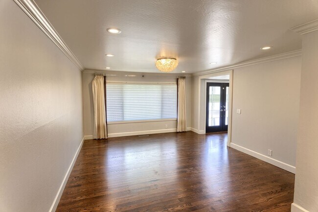 Building Photo - Stunning Almaden Valley 4-Bedroom Home