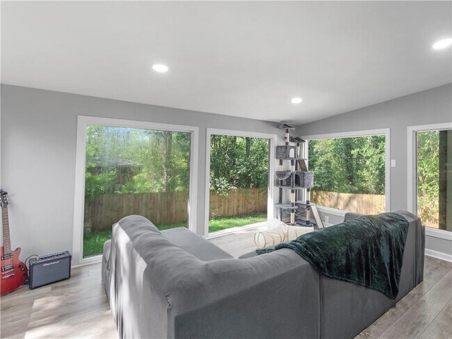 Building Photo - 2903 Monterey Dr