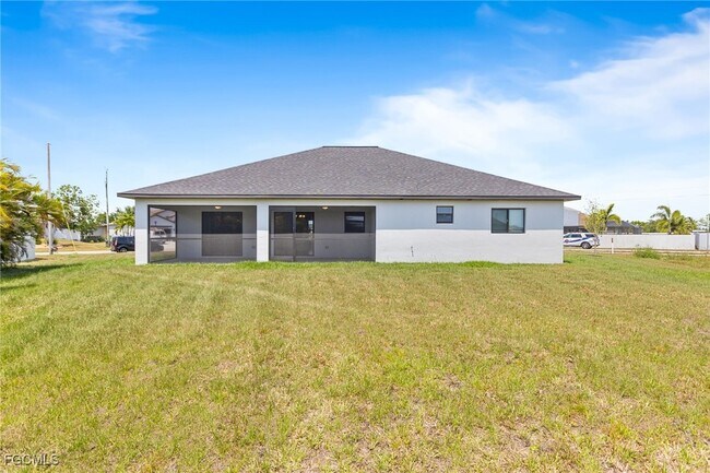 Building Photo - 1206 SW 20th Ave