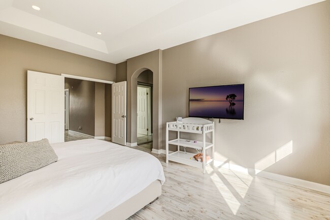 Building Photo - 1394 Harbor View W