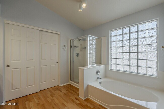 Building Photo - 927 W Azalea Pl