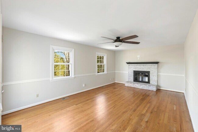 Building Photo - 7329 Fleetwood Ct