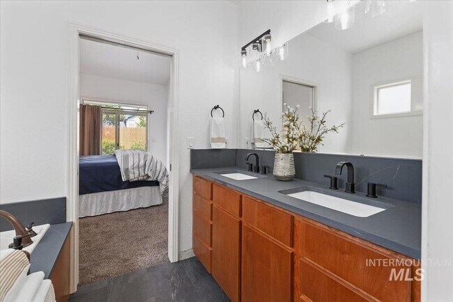 Building Photo - 12580 W Mardia St