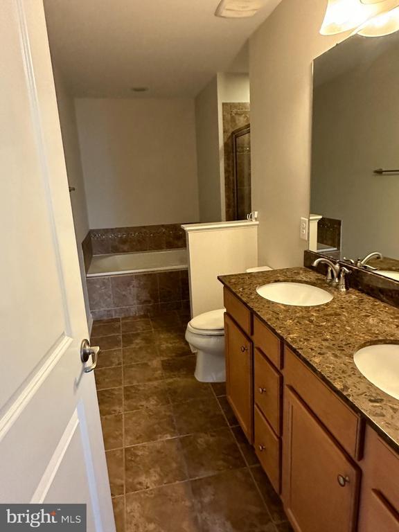 Building Photo - 2003 Exposition Dr