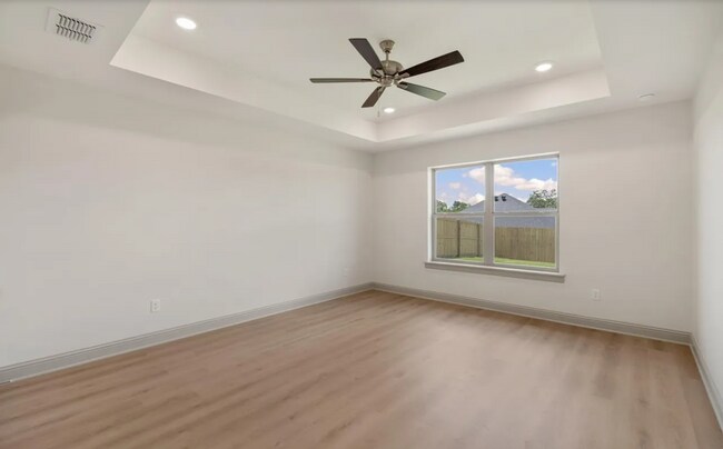 Building Photo - 382 Mary Cir