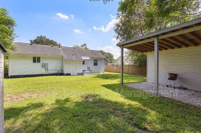 Building Photo - 901 Duce St