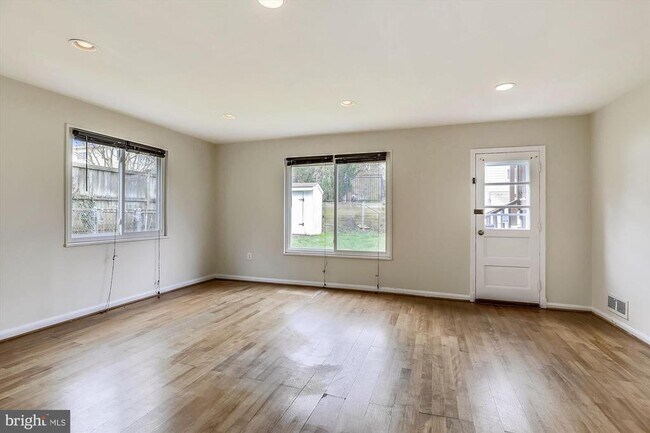 Building Photo - 4503 Traymore St