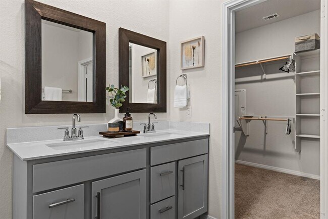 Building Photo - 117 Mackinac Ln