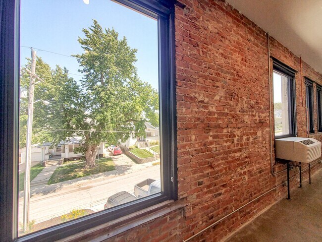 Building Photo - Dahlman Flats - Little Italy One Bedroom