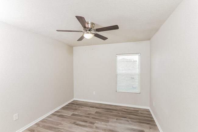 Building Photo - 15210 Pandion Dr
