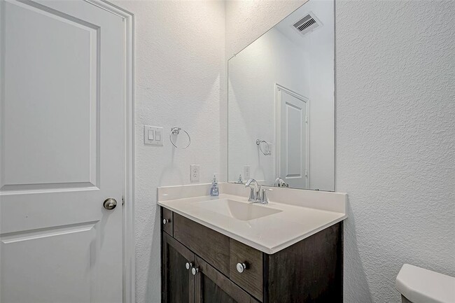 Building Photo - 12902 Sierra National Dr