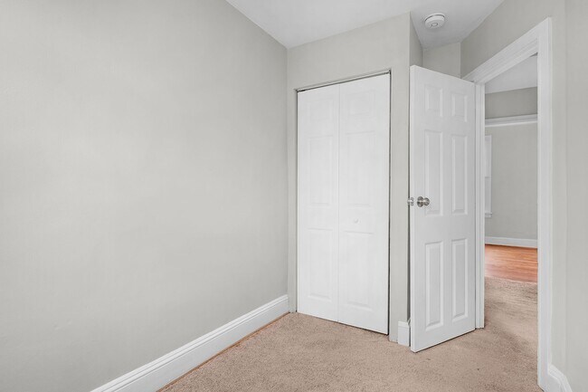 Building Photo - Charming Updated Rowhome in Belair-Edison – Move-In Ready!