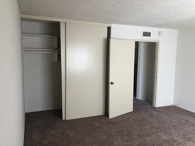 Building Photo - 4392 Green Ave