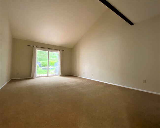 Building Photo - 3BR 3BA home, located in beautiful Solana Beach! Spacious layout with lush landscape