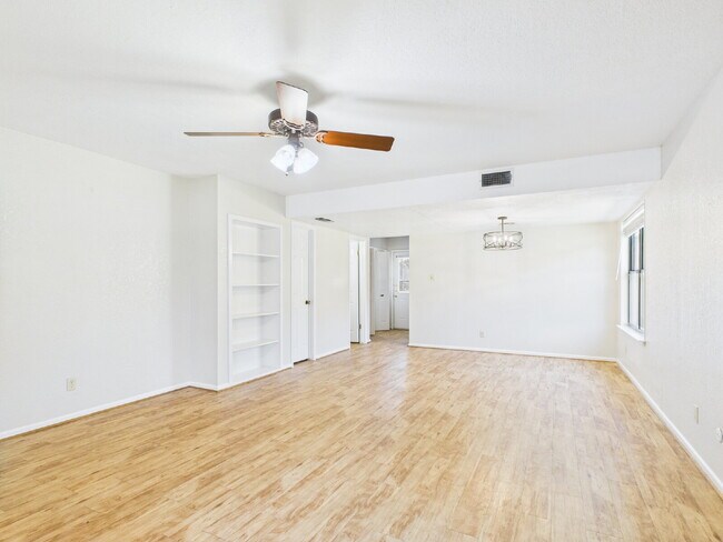 Building Photo - 2-Bed Duplex on Frederick Road !"
