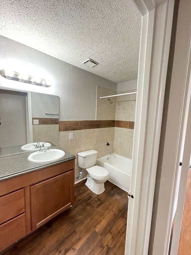 Building Photo - 2 Bed / 1 Bath Condo in Gated Comm. In Altamonte Springs. Available Now!