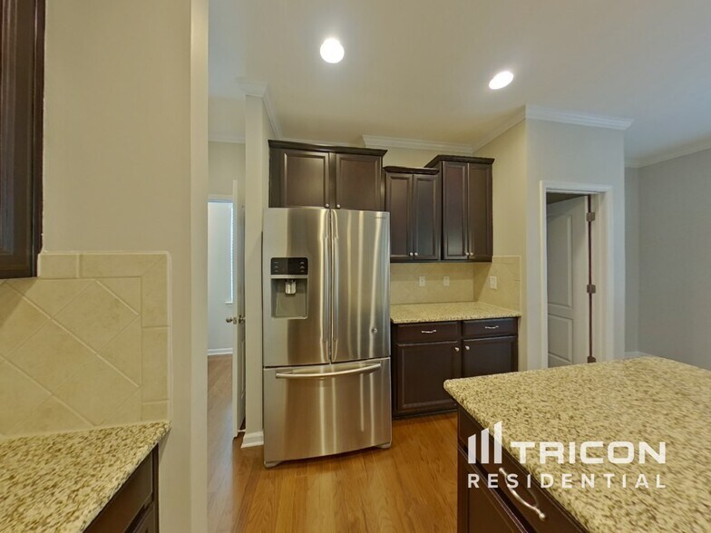 Building Photo - 1000 Wainscott Dr