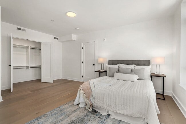 Building Photo - 917 Bennington St